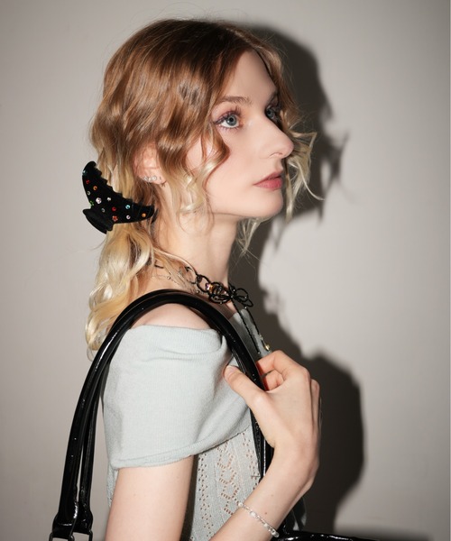 IMARI(イマリ)の「【 IMARI / イマリ 】 カラフル ビジュー ベロアライク ヘアクリップ(バレッタ/ヘアクリップ・レディース・ブラック・FREE)」の2枚目の写真