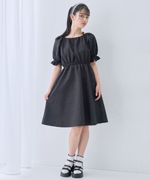 Amourire girl（アムリールガール）の「パフスリーブ フラワー エンボス ギャザー ワンピース（ワンピース）」