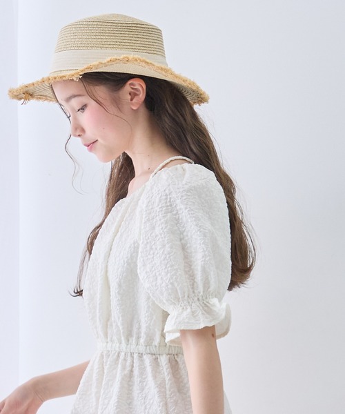 Amourire girl(アムリールガール)の「パフスリーブ フラワー エンボス ギャザー ワンピース(ワンピース・キッズ・ブラック/イエロー/オフホワイト/サックスブルー・130cm/140cm/150cm/160cm)」の19枚目の写真