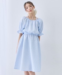 Amourire girl（アムリールガール）の「パフスリーブ フラワー エンボス ギャザー ワンピース（ワンピース）」
