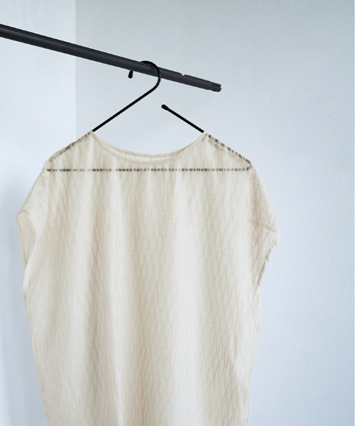 W:Huku(フーク)の「ランダム プリーツ ノースリーブ シフォン シアー トップス(Tシャツ/カットソー・レディース・ブラック系/グレー系1/ブラック系1/グレー系/ブラウン系1/ブラウン系/ホワイト系1/ホワイト系・FREE)」の1枚目の写真
