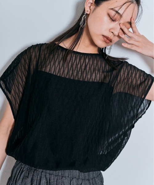 W:Huku(フーク)の「ランダム プリーツ ノースリーブ シフォン シアー トップス(Tシャツ/カットソー・レディース・ブラック系/グレー系1/ブラック系1/グレー系/ブラウン系1/ブラウン系/ホワイト系1/ホワイト系・FREE)」の3枚目の写真