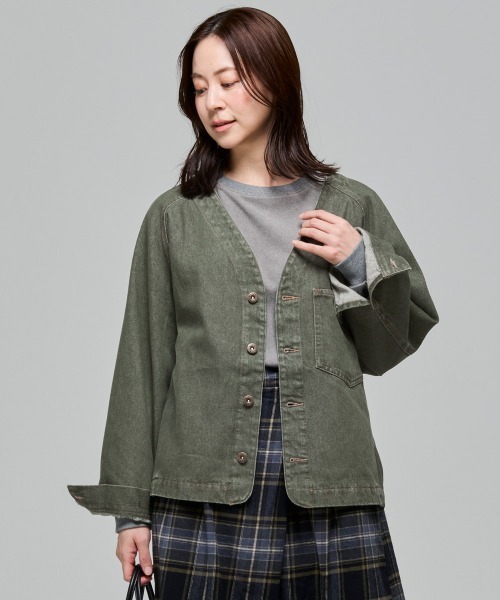 KRIFF MAYER Lady's Collection(クリフメイヤーレディースコレクション)の「ノーカラーカラーデニムジャケット(デニムジャケット・レディース・ベージュ/ダークグリーン/ダークブルー・MEDIUM/LARGE)」の3枚目の写真