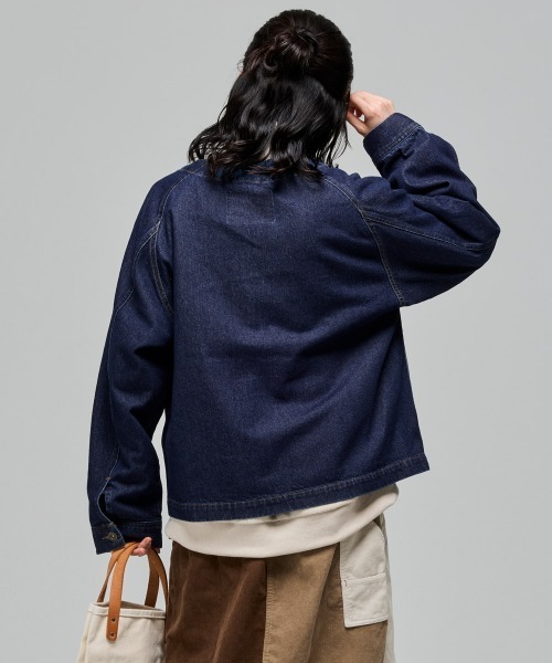 KRIFF MAYER Lady's Collection(クリフメイヤーレディースコレクション)の「ノーカラーカラーデニムジャケット(デニムジャケット・レディース・ベージュ/ダークグリーン/ダークブルー・MEDIUM/LARGE)」の15枚目の写真