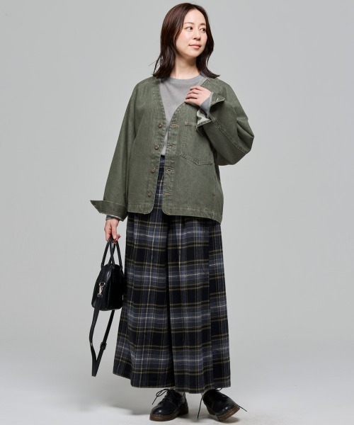 KRIFF MAYER Lady's Collection(クリフメイヤーレディースコレクション)の「ノーカラーカラーデニムジャケット(デニムジャケット・レディース・ベージュ/ダークグリーン/ダークブルー・MEDIUM/LARGE)」の18枚目の写真