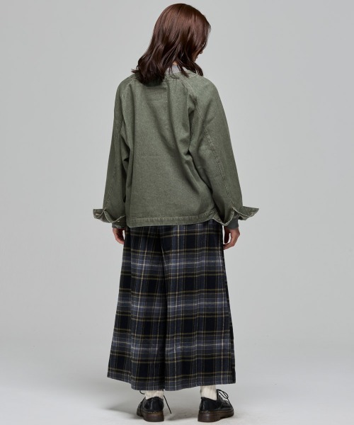 KRIFF MAYER Lady's Collection(クリフメイヤーレディースコレクション)の「ノーカラーカラーデニムジャケット(デニムジャケット・レディース・ベージュ/ダークグリーン/ダークブルー・MEDIUM/LARGE)」の19枚目の写真