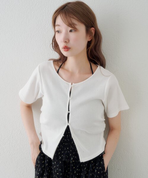 Kastane(カスタネ)の「リブスタッズ半袖カーディガン(Tシャツ/カットソー・レディース・オフホワイト/ブラック/サックスブルー・FREE)」の5枚目の写真