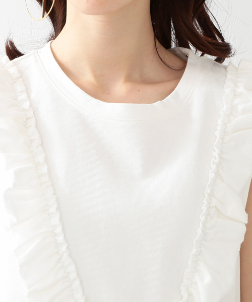 Ray BEAMS（レイビームス）の「◇【ラブリ着用】Ray BEAMS / フリル ヨーク ノースリーブ（Tシャツ/カットソー・レディース・オフホワイト/ブラック/オリーブ・ONE SIZE）」の7枚目の写真