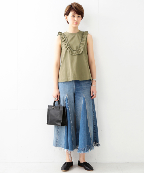 Ray BEAMS（レイビームス）の「◇【ラブリ着用】Ray BEAMS / フリル ヨーク ノースリーブ（Tシャツ/カットソー・レディース・オフホワイト/ブラック/オリーブ・ONE SIZE）」の14枚目の写真