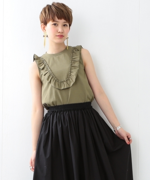Ray BEAMS（レイビームス）の「◇【ラブリ着用】Ray BEAMS / フリル ヨーク ノースリーブ（Tシャツ/カットソー・レディース・オフホワイト/ブラック/オリーブ・ONE SIZE）」の17枚目の写真
