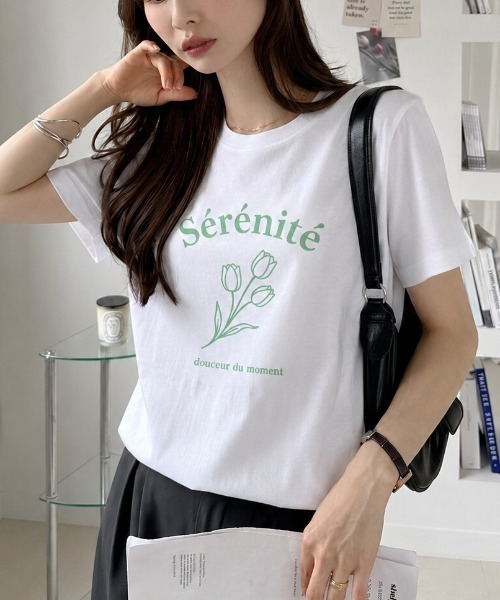 sowme.(ソウミー)の「大人可愛く着映える?【フラワーイラスト フレンチロゴ ベーシック Tシャツ】(Tシャツ/カットソー・レディース・ホワイト系その他2/ホワイト・MEDIUM/SMALL/LARGE)」の1枚目の写真