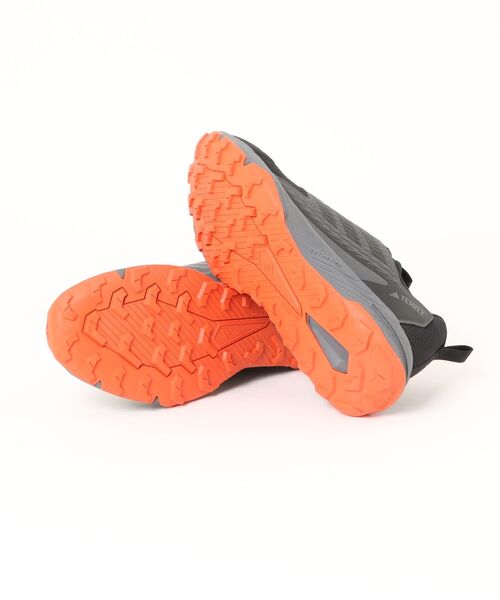 adidas（アディダス）の「adidas アディダス TERREX TRACEFINDER 2 CLIMA【防水透湿】メンズスニーカー(テレックストレースファインダー2クライマ) JR9134 コアブラック/オレンジ（スニーカー・メンズ・ブラック・25.5cm/26.0cm/26.5cm/27.0cm/27.5cm/28.0cm/29.0cm）」の3枚目の写真