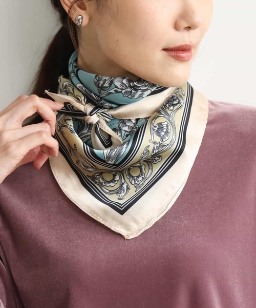 MK MICHEL KLEIN（エムケーミッシェルクラン）の「[洗える]フォレストモチーフスカーフ（バンダナ/スカーフ・レディース・ライトブルー/ベージュ・38）」の14枚目の写真