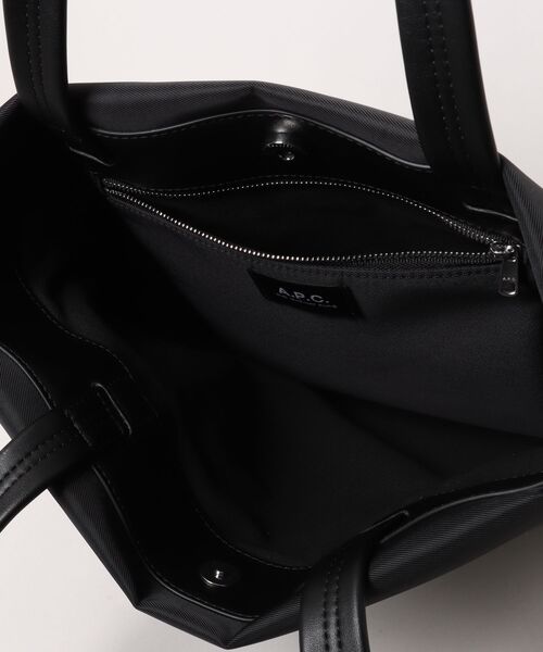 A.P.C.（アーペーセー）の「CABAS CAMDEN（トートバッグ・メンズ・ブラック・MEDIUM）」の4枚目の写真