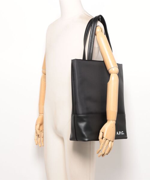 A.P.C.（アーペーセー）の「CABAS CAMDEN（トートバッグ・メンズ・ブラック・MEDIUM）」の5枚目の写真