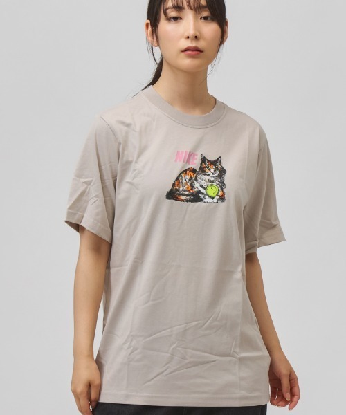NIKE(ナイキ)の「NIKE ナイキ NSW スポーツ CAT S/S Tシャツ TGPX(Tシャツ/カットソー・レディース・ダークグレー/ホワイト・S/M/XL/L)」の1枚目の写真