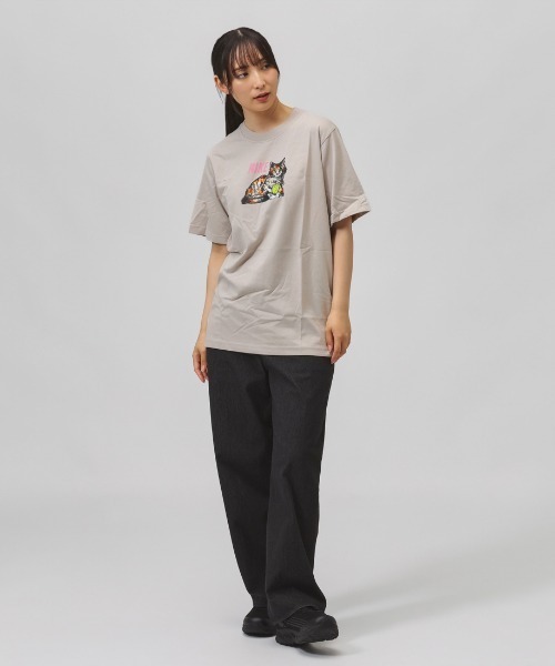 NIKE(ナイキ)の「NIKE ナイキ NSW スポーツ CAT S/S Tシャツ TGPX(Tシャツ/カットソー・レディース・ダークグレー/ホワイト・S/M/XL/L)」の5枚目の写真