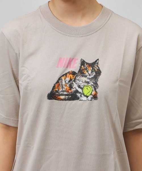 NIKE(ナイキ)の「NIKE ナイキ NSW スポーツ CAT S/S Tシャツ TGPX(Tシャツ/カットソー・レディース・ダークグレー/ホワイト・S/M/XL/L)」の6枚目の写真