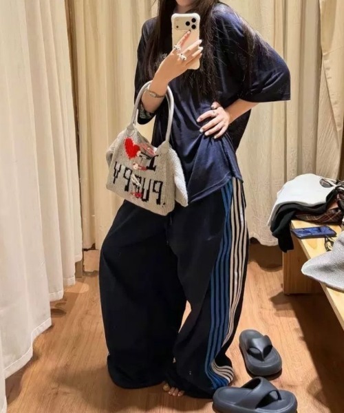 Ritzy(リッツィー)の「サイドラインワイドトラックパンツ(その他パンツ・レディース・ブラック/ネイビー/グレー・M)」の5枚目の写真