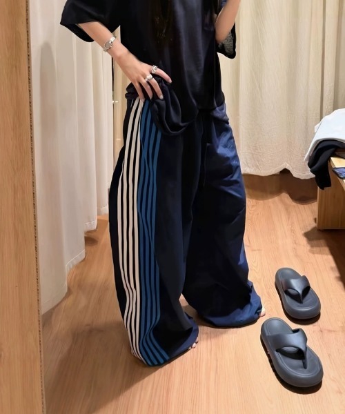 Ritzy(リッツィー)の「サイドラインワイドトラックパンツ(その他パンツ・レディース・ブラック/ネイビー/グレー・M)」の7枚目の写真