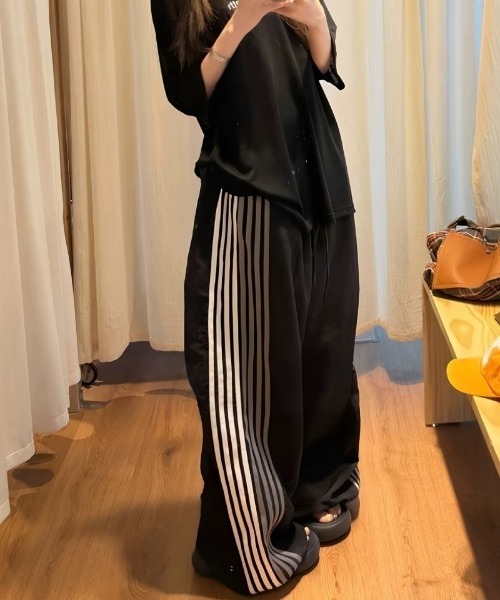 Ritzy(リッツィー)の「サイドラインワイドトラックパンツ(その他パンツ・レディース・ブラック/ネイビー/グレー・M)」の9枚目の写真