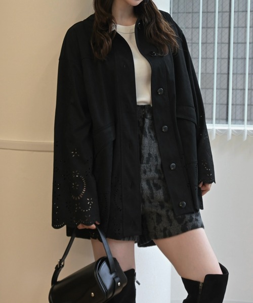WILLFULLY(ウィルフリー)の「scalloped punch faux suede shirt JK(その他アウター・レディース・ダークブラウン/タン/ブラック・FREE)」の2枚目の写真