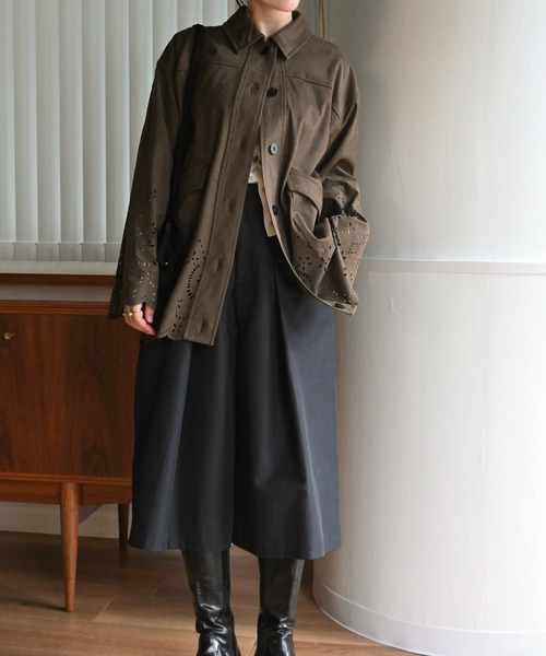 WILLFULLY(ウィルフリー)の「scalloped punch faux suede shirt JK(その他アウター・レディース・ダークブラウン/タン/ブラック・FREE)」の8枚目の写真