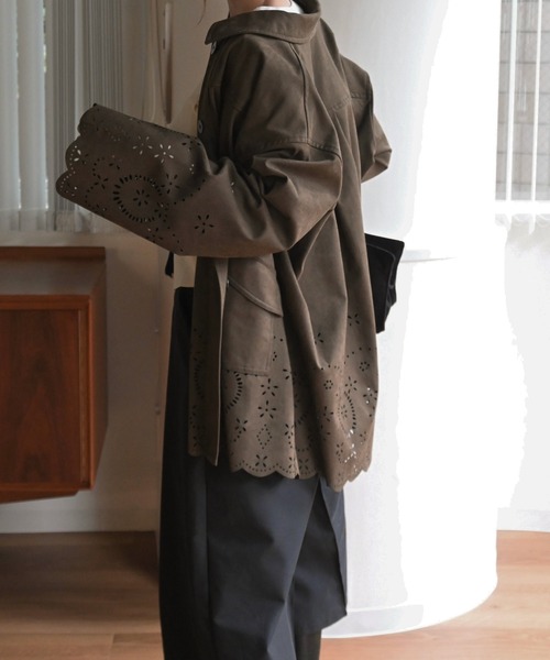 WILLFULLY(ウィルフリー)の「scalloped punch faux suede shirt JK(その他アウター・レディース・ダークブラウン/タン/ブラック・FREE)」の11枚目の写真