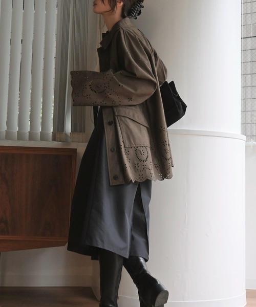 WILLFULLY(ウィルフリー)の「scalloped punch faux suede shirt JK(その他アウター・レディース・ダークブラウン/タン/ブラック・FREE)」の6枚目の写真