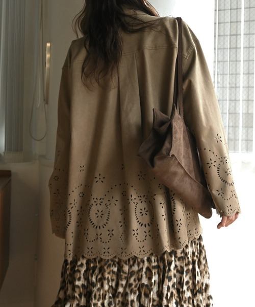 WILLFULLY(ウィルフリー)の「scalloped punch faux suede shirt JK(その他アウター・レディース・ダークブラウン/タン/ブラック・FREE)」の13枚目の写真