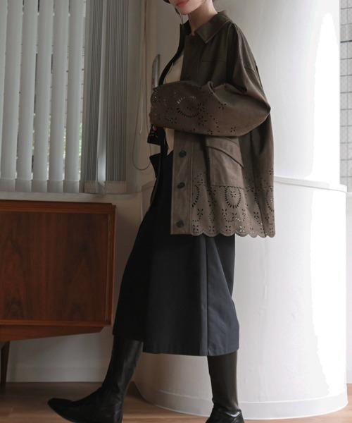 WILLFULLY(ウィルフリー)の「scalloped punch faux suede shirt JK(その他アウター・レディース・ダークブラウン/タン/ブラック・FREE)」の7枚目の写真