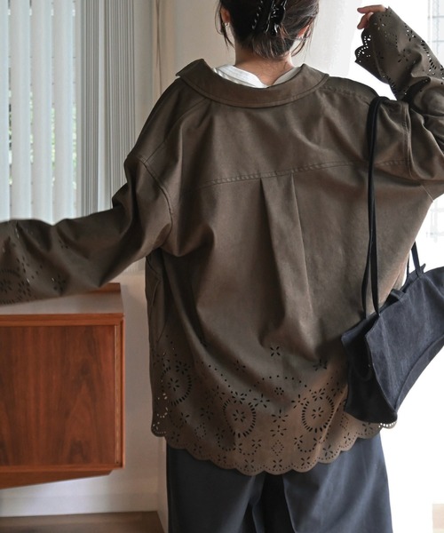 WILLFULLY(ウィルフリー)の「scalloped punch faux suede shirt JK(その他アウター・レディース・ダークブラウン/タン/ブラック・FREE)」の4枚目の写真