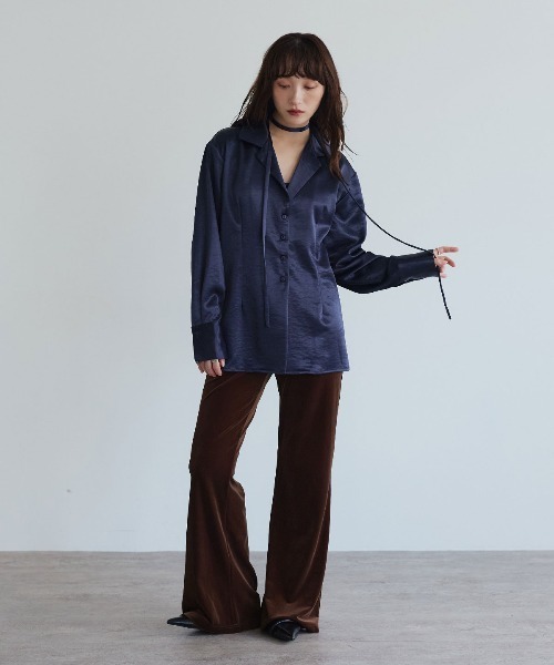 W:Huku(フーク)の「シルキーサテンオーバーシルエットシャツジャケット / Silky Satin Oversized Shirt Jacket(テーラードジャケット・レディース・ブラウン/ネイビー/オフホワイト・FREE)」の5枚目の写真