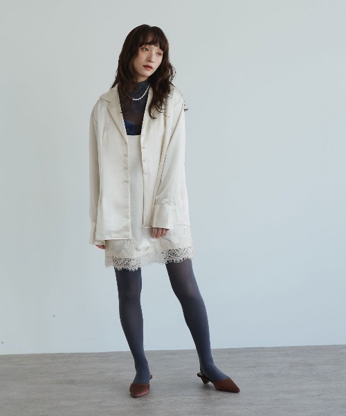 W:Huku(フーク)の「シルキーサテンオーバーシルエットシャツジャケット / Silky Satin Oversized Shirt Jacket(テーラードジャケット・レディース・ブラウン/ネイビー/オフホワイト・FREE)」の9枚目の写真