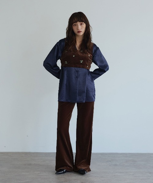 W:Huku(フーク)の「シルキーサテンオーバーシルエットシャツジャケット / Silky Satin Oversized Shirt Jacket(テーラードジャケット・レディース・ブラウン/ネイビー/オフホワイト・FREE)」の12枚目の写真
