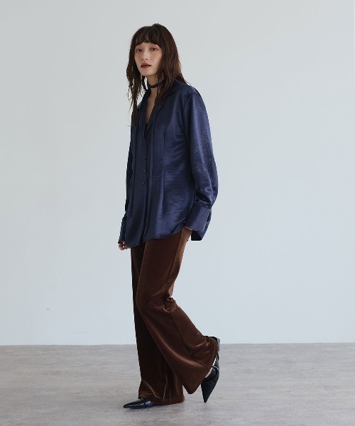 W:Huku(フーク)の「シルキーサテンオーバーシルエットシャツジャケット / Silky Satin Oversized Shirt Jacket(テーラードジャケット・レディース・ブラウン/ネイビー/オフホワイト・FREE)」の16枚目の写真