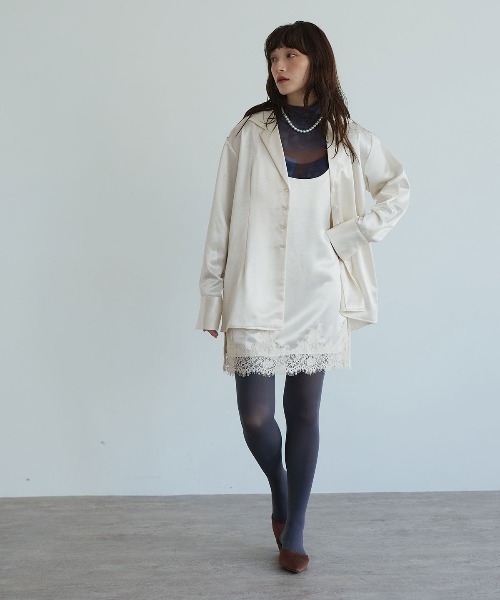 W:Huku(フーク)の「シルキーサテンオーバーシルエットシャツジャケット / Silky Satin Oversized Shirt Jacket(テーラードジャケット・レディース・ブラウン/ネイビー/オフホワイト・FREE)」の17枚目の写真