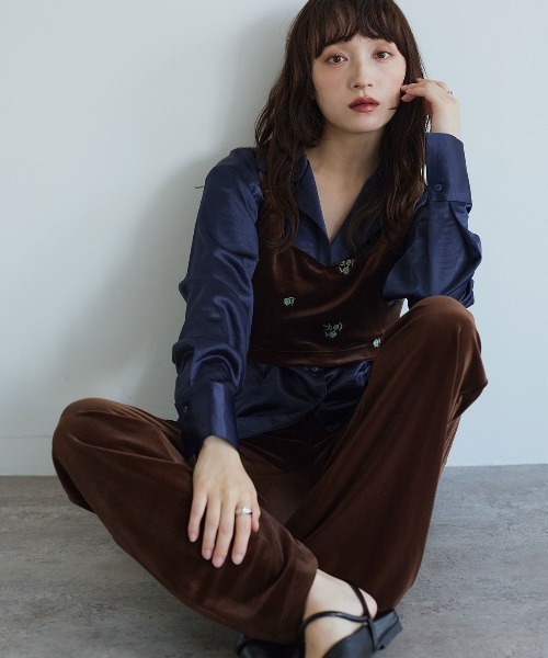 W:Huku(フーク)の「シルキーサテンオーバーシルエットシャツジャケット / Silky Satin Oversized Shirt Jacket(テーラードジャケット・レディース・ブラウン/ネイビー/オフホワイト・FREE)」の18枚目の写真
