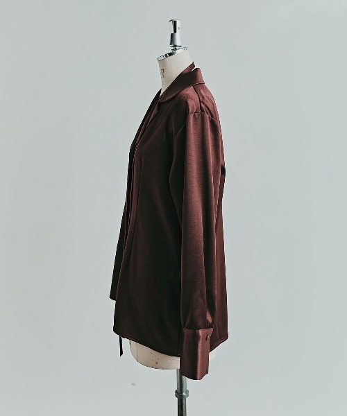 W:Huku(フーク)の「シルキーサテンオーバーシルエットシャツジャケット / Silky Satin Oversized Shirt Jacket(テーラードジャケット・レディース・ブラウン/ネイビー/オフホワイト・FREE)」の22枚目の写真