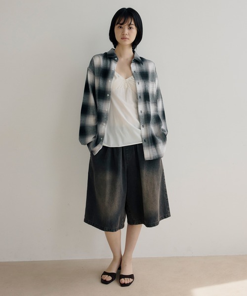 DAWNCE(ダウンス)の「【AKI・三嶋ひな 着用】オンブレチェックシャツ(シャツ/ブラウス・メンズ・レッド/ブラック・M/L)」の6枚目の写真