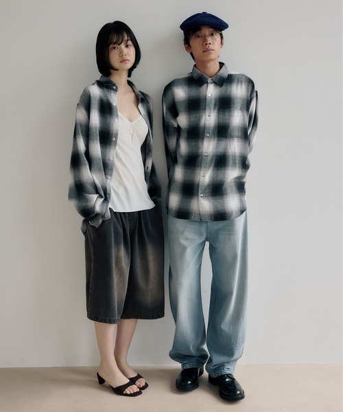 DAWNCE(ダウンス)の「【AKI・三嶋ひな 着用】オンブレチェックシャツ(シャツ/ブラウス・メンズ・レッド/ブラック・M/L)」の3枚目の写真
