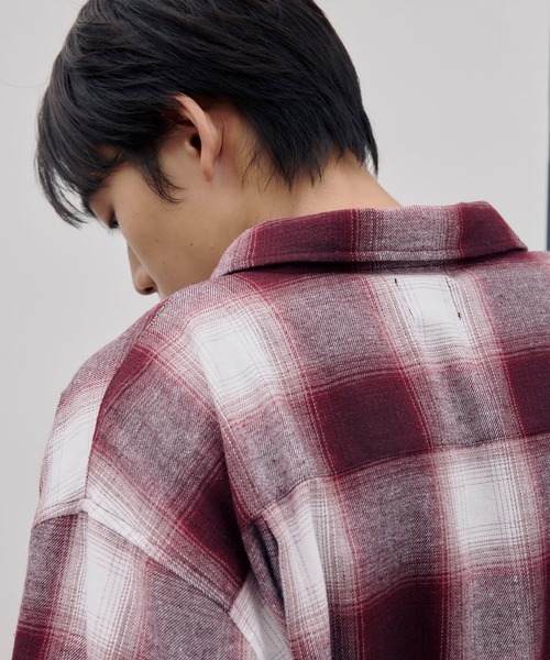 DAWNCE(ダウンス)の「【AKI・三嶋ひな 着用】オンブレチェックシャツ(シャツ/ブラウス・メンズ・レッド/ブラック・M/L)」の16枚目の写真