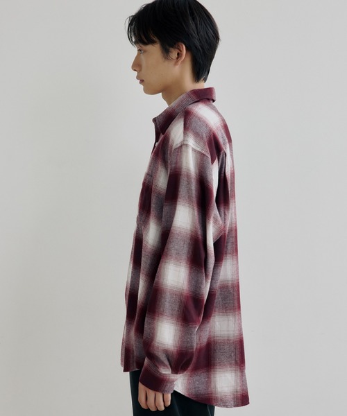 DAWNCE(ダウンス)の「【AKI・三嶋ひな 着用】オンブレチェックシャツ(シャツ/ブラウス・メンズ・レッド/ブラック・M/L)」の14枚目の写真