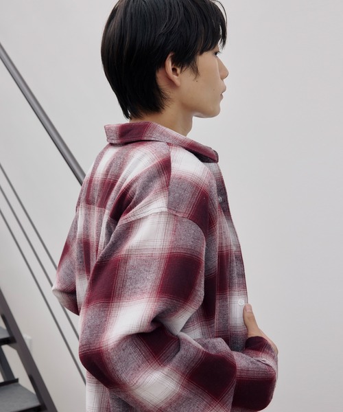 DAWNCE(ダウンス)の「【AKI・三嶋ひな 着用】オンブレチェックシャツ(シャツ/ブラウス・メンズ・レッド/ブラック・M/L)」の21枚目の写真