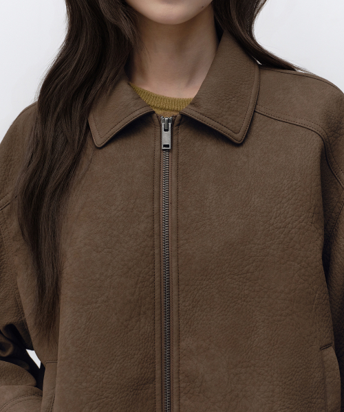 MUSINSA STANDARD WOMAN（ムシンサスタンダードウーマン）の「ウィメンズマット合成皮革ブルゾンジャケット[ブラウン]（ブルゾン・レディース・その他・SMALL/MEDIUM/LARGE）」の4枚目の写真