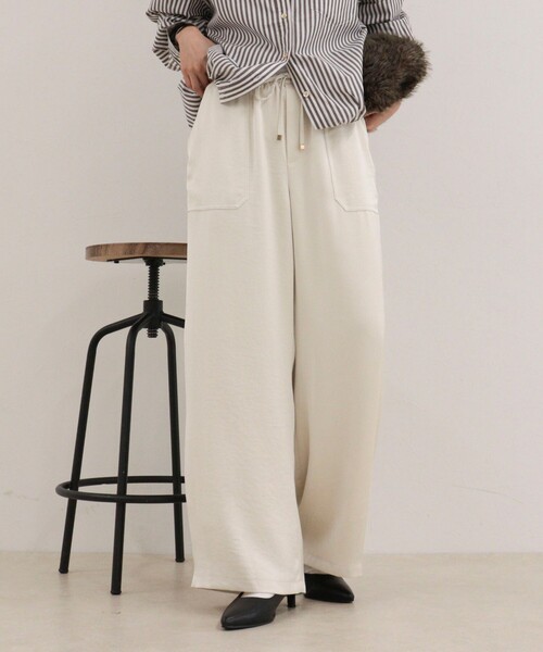 fredy emue(フレディエミュ)の「サテンベイカーパンツ(その他パンツ・レディース・オフホワイト/ブラック/カーキ・38)」の1枚目の写真