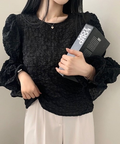 FAVORITO(ファヴォリート)の「パフスリーブブラウス(シャツ/ブラウス・レディース・ホワイト/ベージュ/ブラック・F)」の2枚目の写真