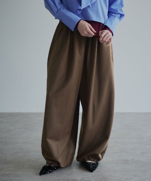 W:Huku(フーク)の「【W:Huku / リンクルフリーツイル】イージーバルーンパンツ / Wrinkle-Free Twill Easy Balloon Pants(スラックス・レディース・ブラック/ブラウン/チャコール・FREE)」の4枚目の写真
