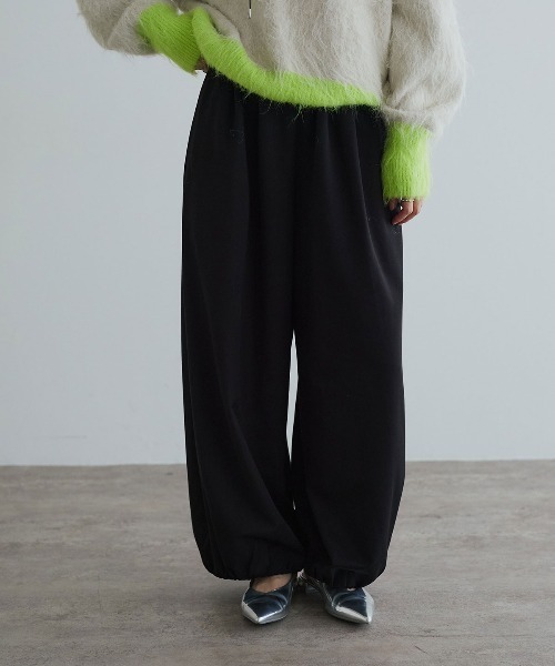W:Huku(フーク)の「【W:Huku / リンクルフリーツイル】イージーバルーンパンツ / Wrinkle-Free Twill Easy Balloon Pants(スラックス・レディース・ブラック/ブラウン/チャコール・FREE)」の13枚目の写真