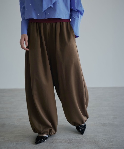 W:Huku(フーク)の「【W:Huku / リンクルフリーツイル】イージーバルーンパンツ / Wrinkle-Free Twill Easy Balloon Pants(スラックス・レディース・ブラック/ブラウン/チャコール・FREE)」の18枚目の写真